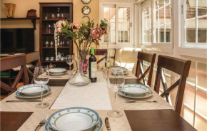 3 Bedroom Cozy Apartment In Sevilla